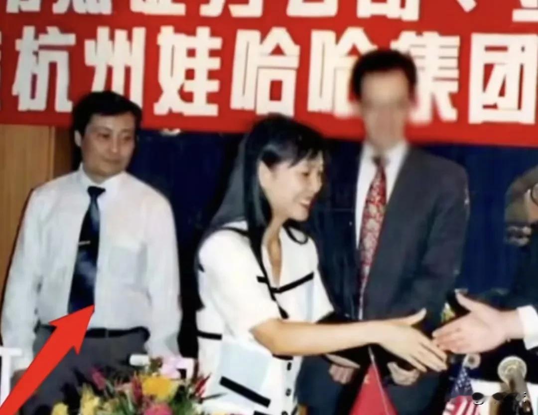 老宗和杜建英所谓的结婚，应该是在美国结婚的吧，否则她肯定提了。而老宗和前妻复