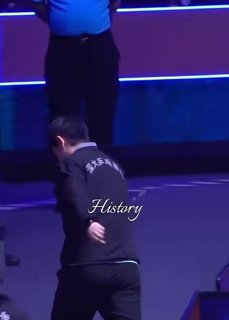 楚钦也怕了神通广大的唇语翻译[呲牙笑]不过他想让我们知道什么的时候，就不会捂[黑线