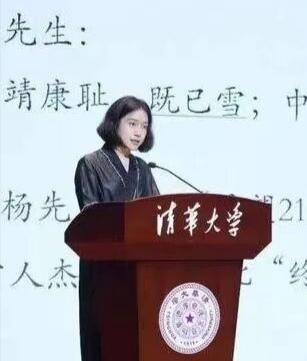 50岁翁帆状态惊艳！岁月格外优待她看到翁帆的近照，不少人都忍不住感慨，这哪里像五