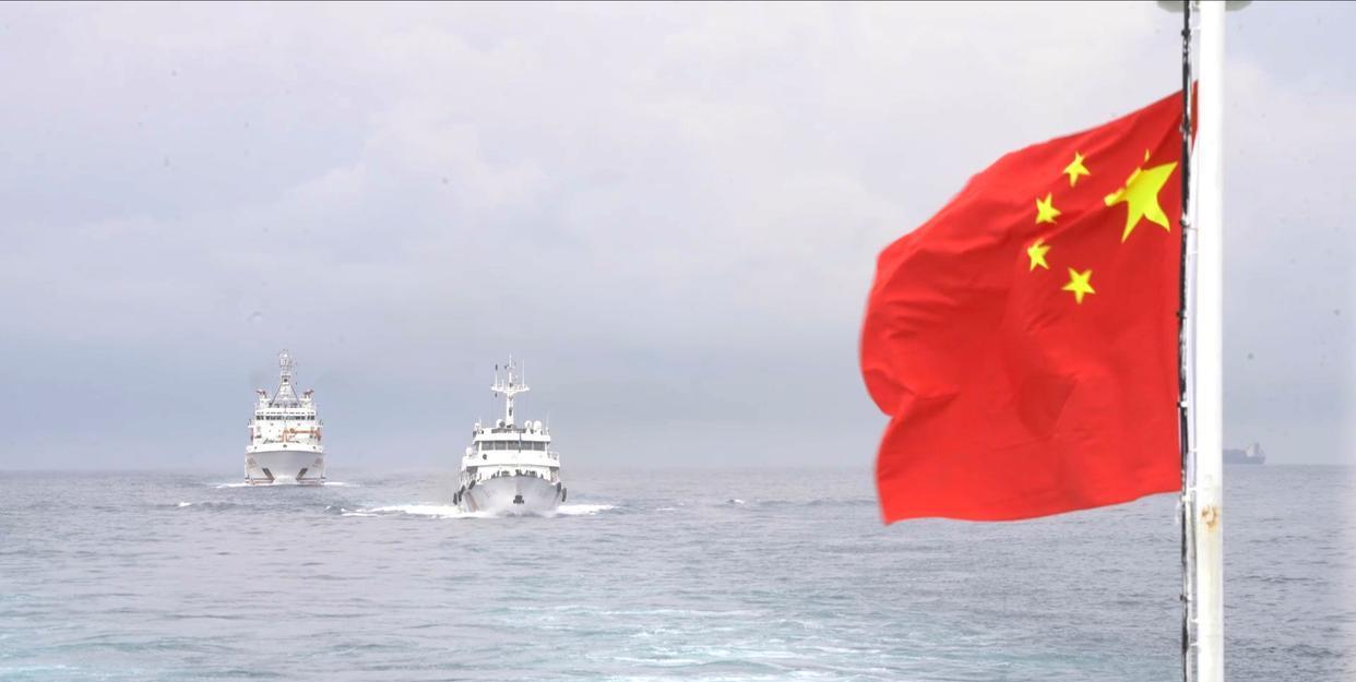 美国对中国打了几年的贸易战、关税战、科技战，失效了，没招了。中国一直在硬扛和反制
