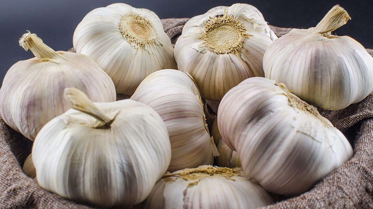 医生发现：不吃大蒜和辣椒的人，血栓一下就不堵了？可信吗一听到血栓，很多人脑子