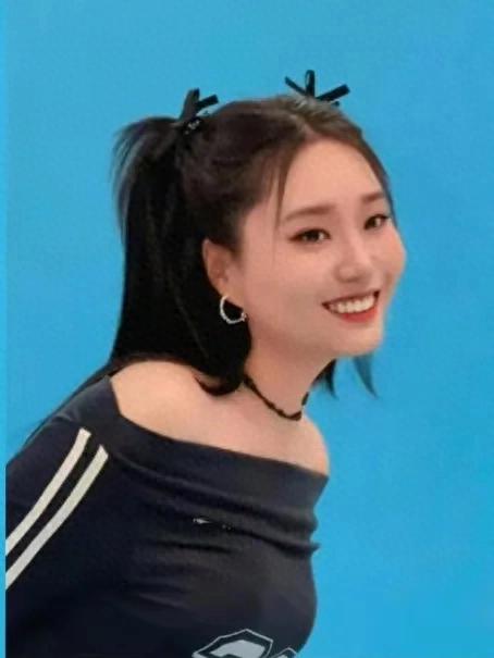李雪琴瘦了之后，感觉气质都变了，也更美了，果然胖子都是潜力股