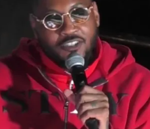 前NBA球员安东尼在一档播客节目中分享了他当年在火箭的经历。安东尼说道：当他效