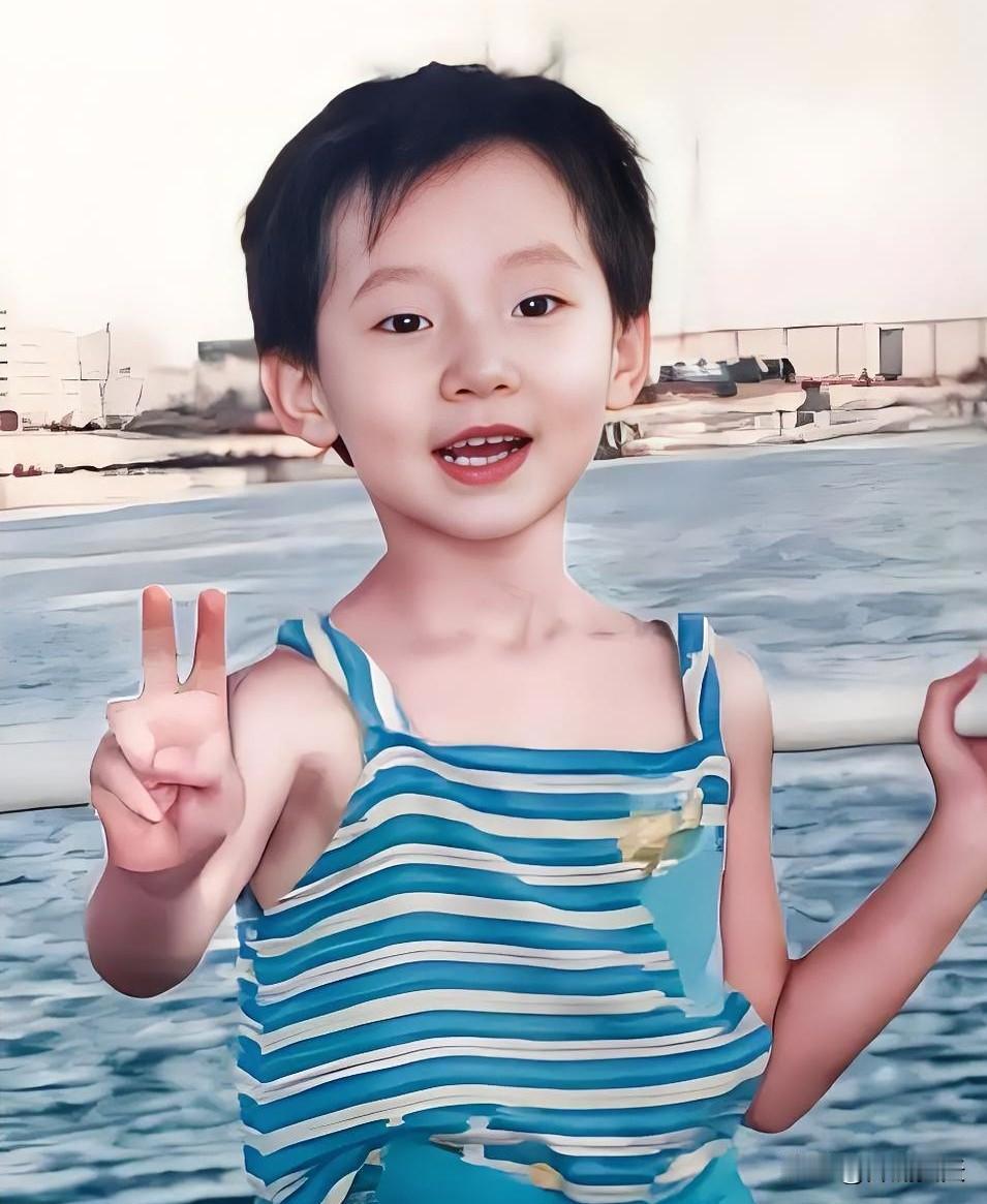 王曼昱的几个小故事。1、街头颠球被教练一眼相中：5岁在齐齐哈尔早市，教练让她试