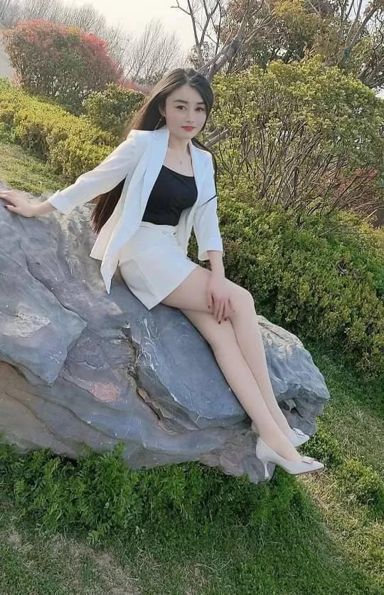 清洁工疑惑遭人轻视，总裁拿一条蕾丝裙，点透人生价值（故事演绎）闲暇之时，清