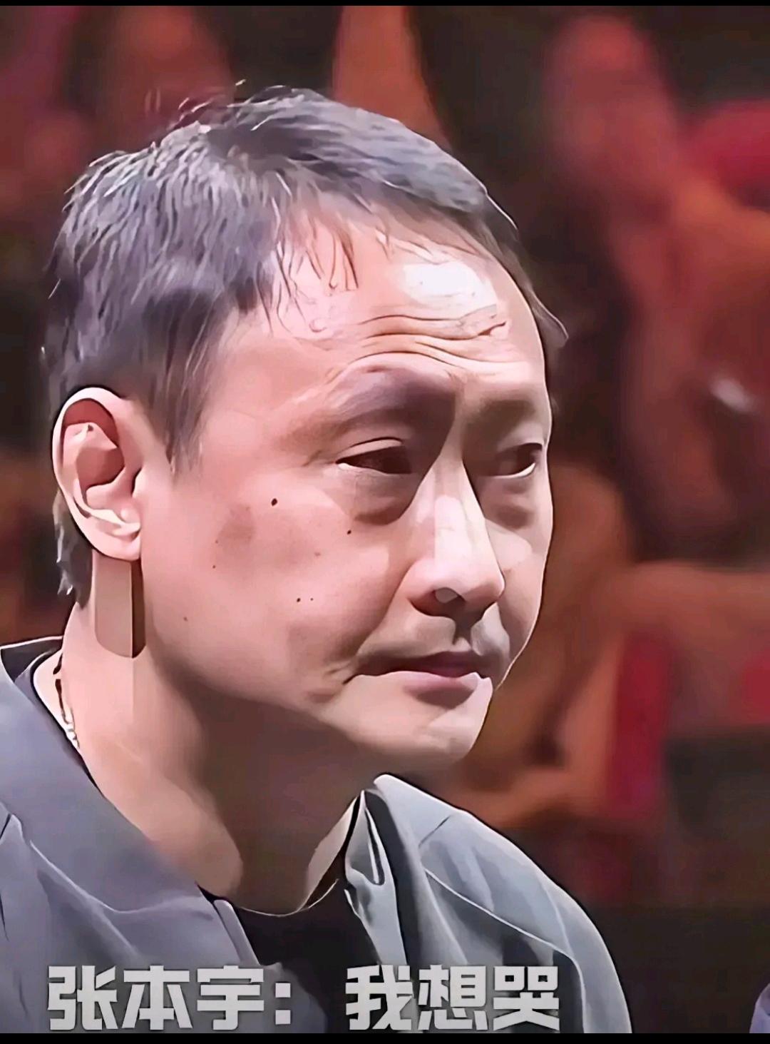 满屏尴尬掩不住，报应来！张本宇报应来！张本宇拖家带口入了日本籍，这次回老家成都打