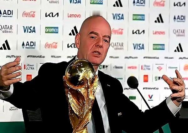 裁判送上大礼，姆巴佩却一脚踢飞了。赛前，法国球迷都炸了。FIFA派了个阿根廷