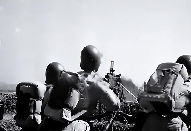 整编第74师只有6个步兵团，为何总兵力却在30000人以上？首先，咱们得明白一