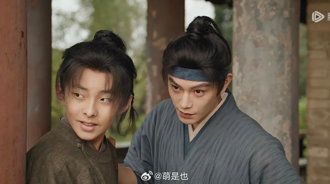 丁禹兮不仅开创了晋江式演技，还开创了低头式演技吗？看了一集几乎头没抬起来过