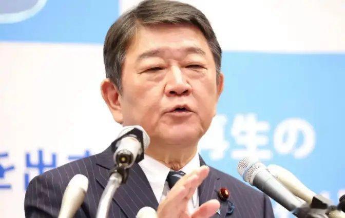 高市早苗又大放厥词可如今的日本政府，却在不断背离这个基础，一边在涉台问题上小动作