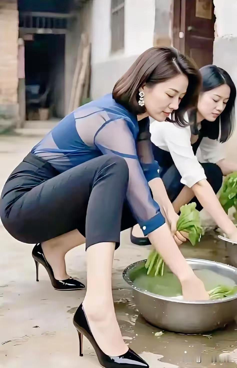 紧身裤，高跟鞋，齐耳短发，尽显成熟和时尚。