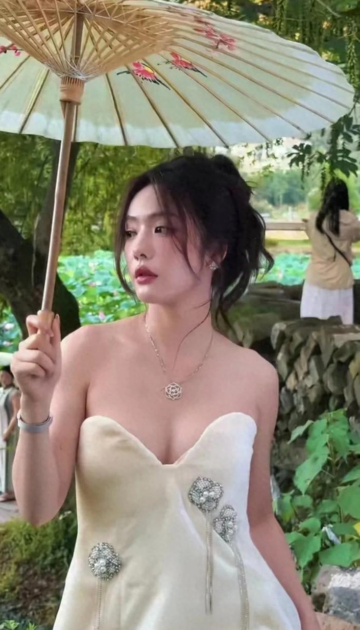 最近在看桃花坞，好喜欢蔡文静的颜啊，真的都好好看