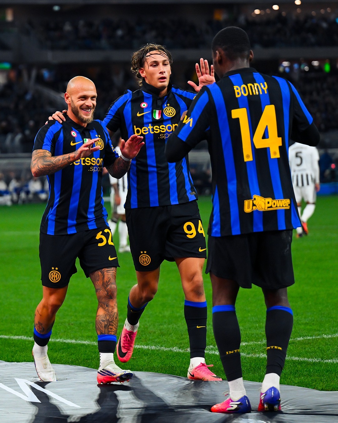 ⚽️🇮🇹在珀斯进行的一场意大利国家德比中，国际米兰依靠着迪马尔科与迪乌夫的