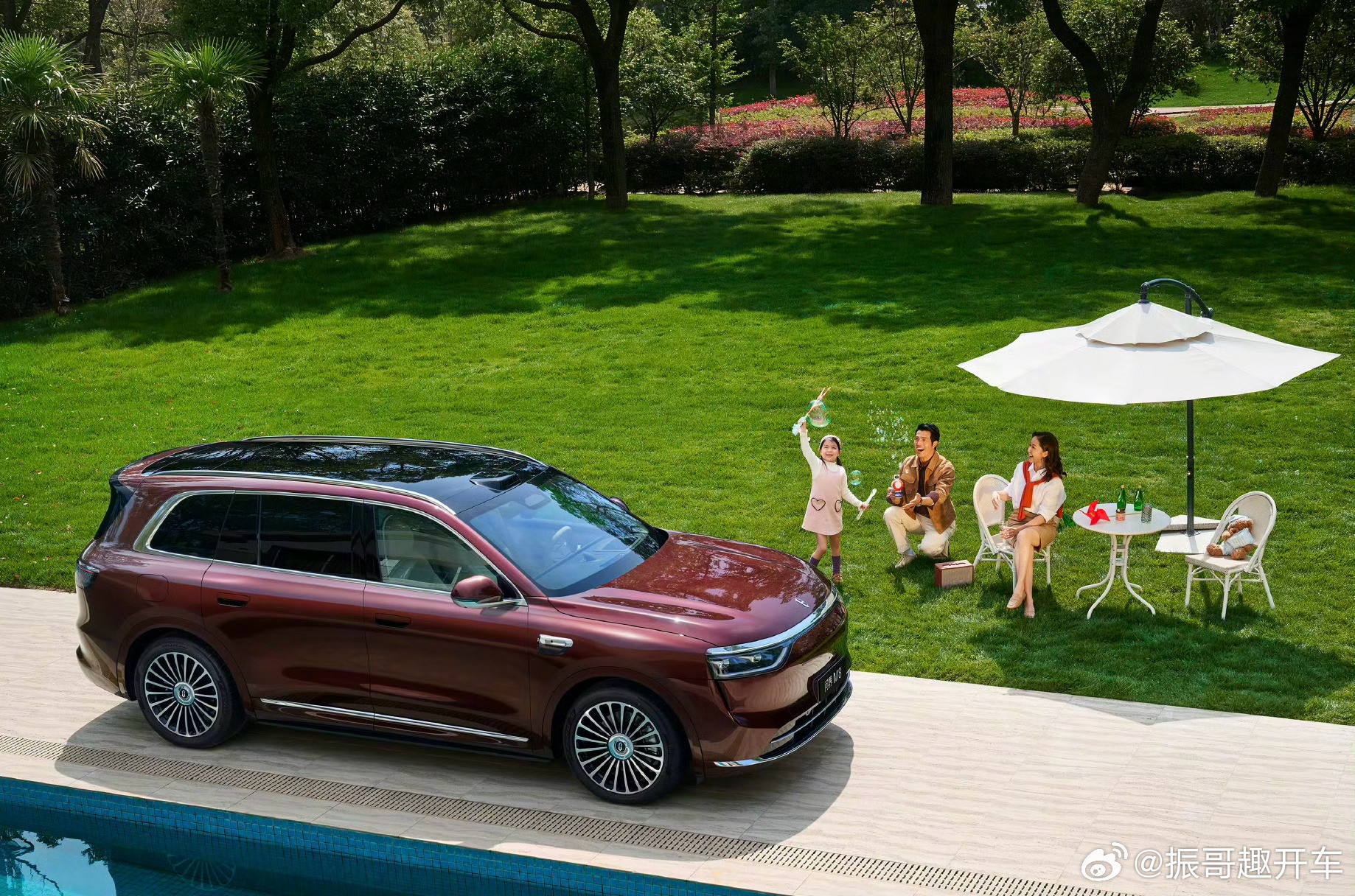 问界M8升级四激光雷达华为春季全场景新品发布会，问界M8焕新升级“四激光雷达”