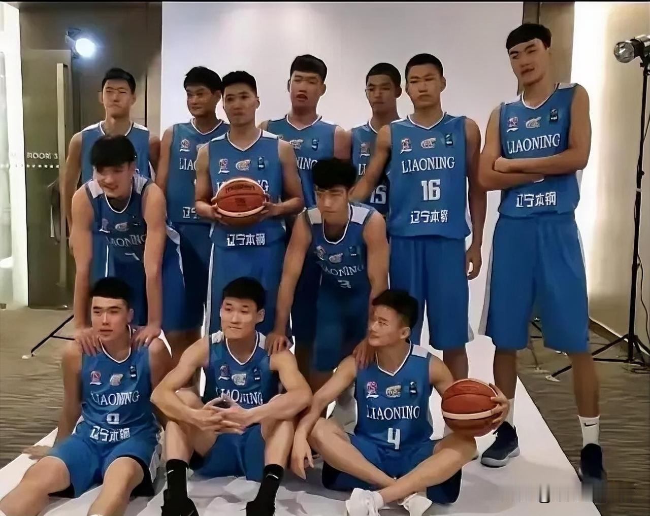 。最近今天，CBA官网更新了自由球员名单信息，前辽篮锋线球员，身高2.03米