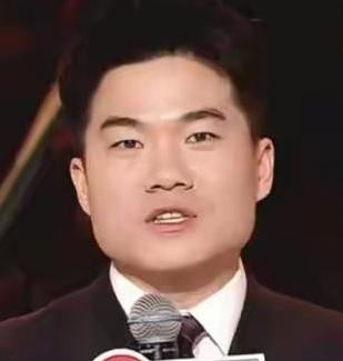 2025年12月31日晚，董宇辉“与辉同行2026跨年乐享会”在西安大剧院举行，