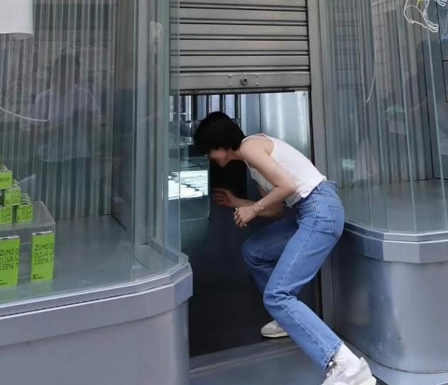 宋慧乔还未接发时拍的照片，还蛮有小清新文艺范的