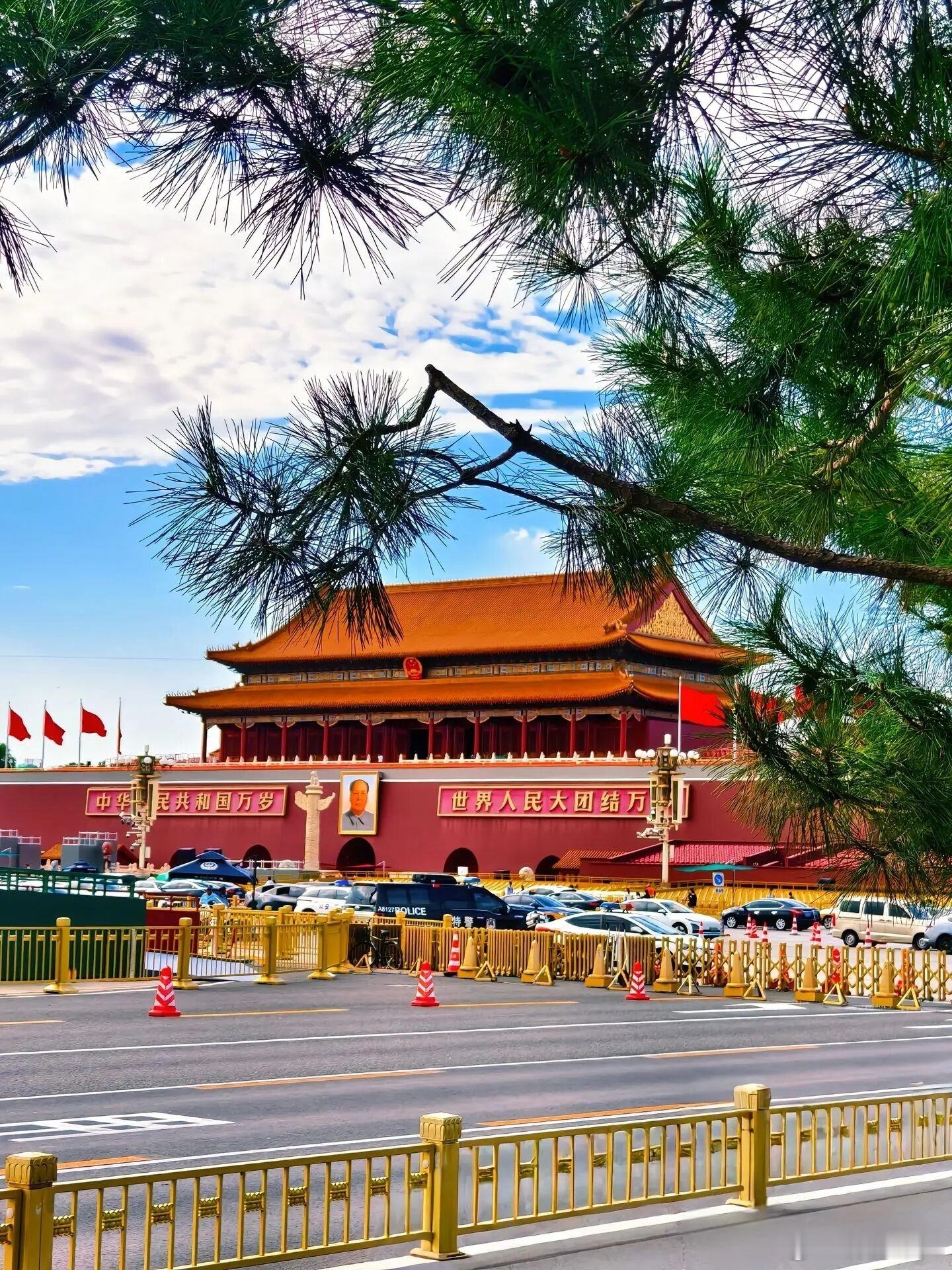 预约阅兵直播明晨号角将响，铁阵如虹踏歌而来；亿万心跳同频，守望山河无恙，共迎盛世