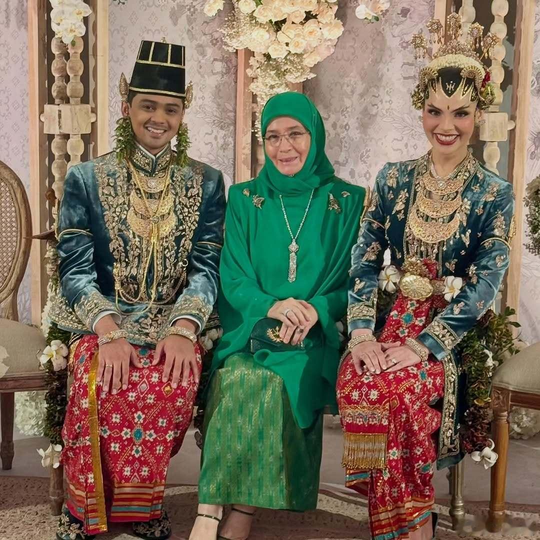 马来西亚王室🇲🇾5月22日，彭亨王后阿兹赞出席二儿媳娜塔莎王妃的妹妹娜迪拉