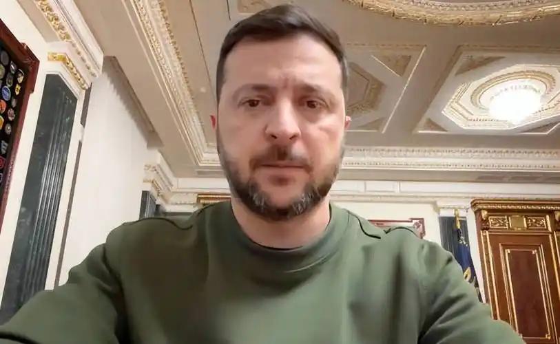 泽连斯基称，请中国帮帮乌克兰。11月1日，泽连斯基在记者会上说：“谈到中国，首先