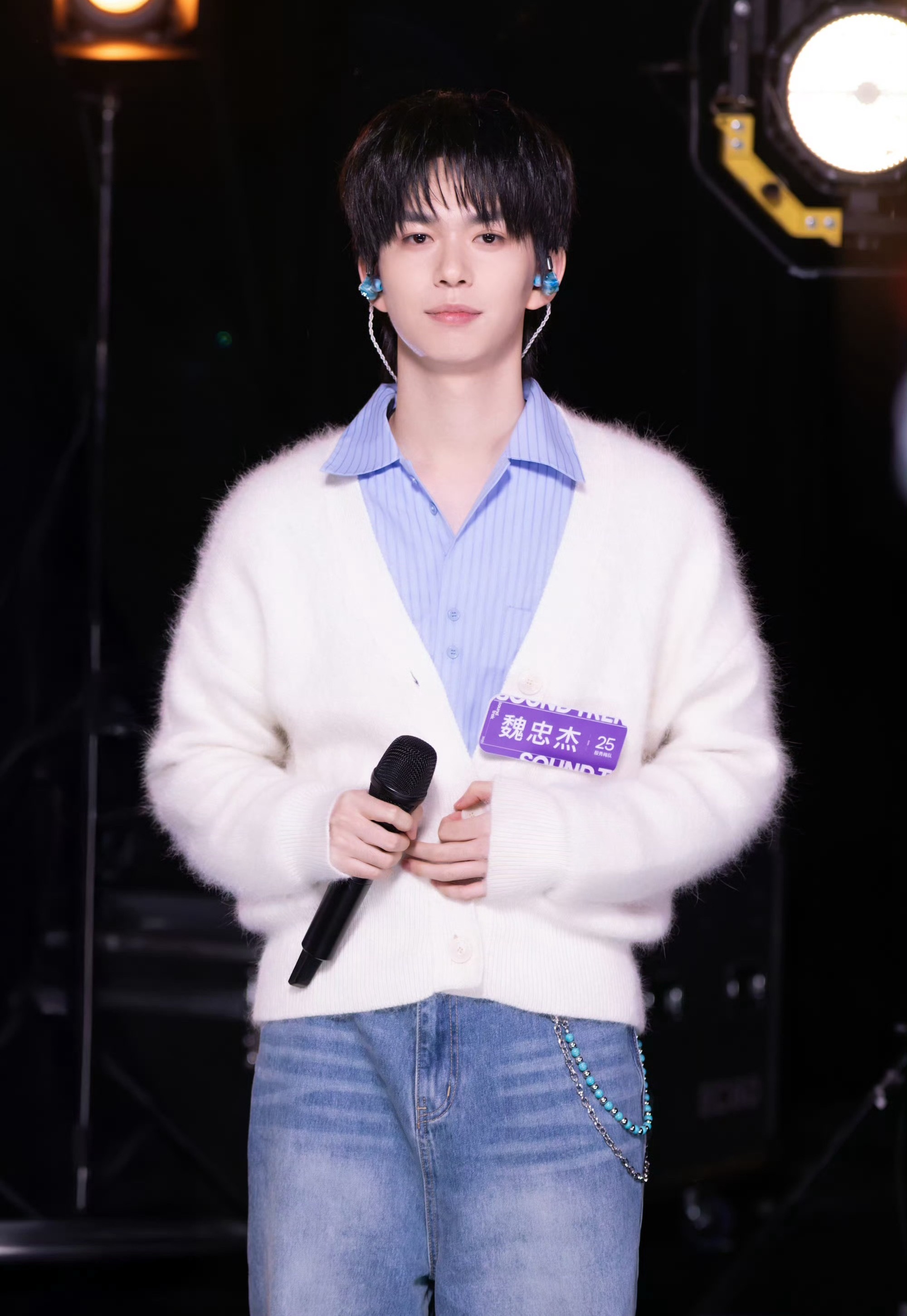 魏忠杰别搞我球球了罗伯特你可把魏忠杰吓得不轻啊，一句直播见我要看看你是不是真的