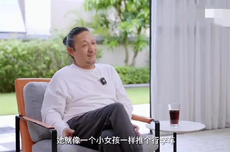 主持人问三宝老师，为什么当初会选择和万千惠结婚？三宝是这样说的，“我碰到了