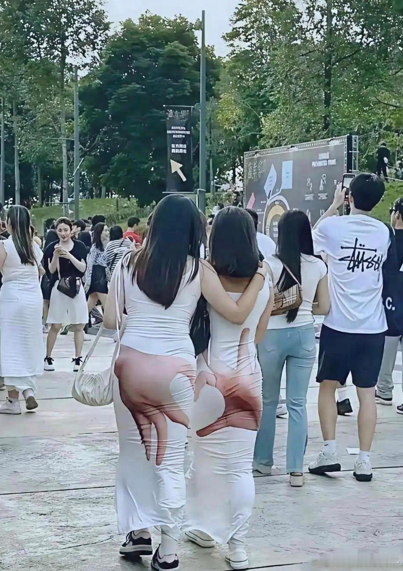 这闺蜜装真的一个敢设计一个敢穿，回头率100%