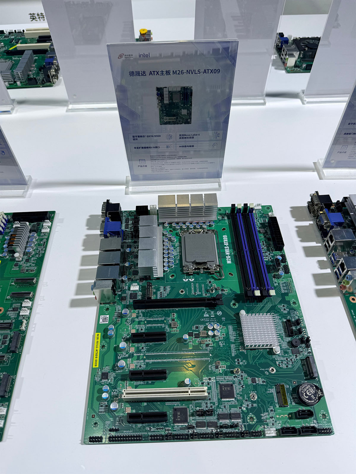 首款英特尔Q970/B960主板亮相全新LGA1954接口，适配NovaLa