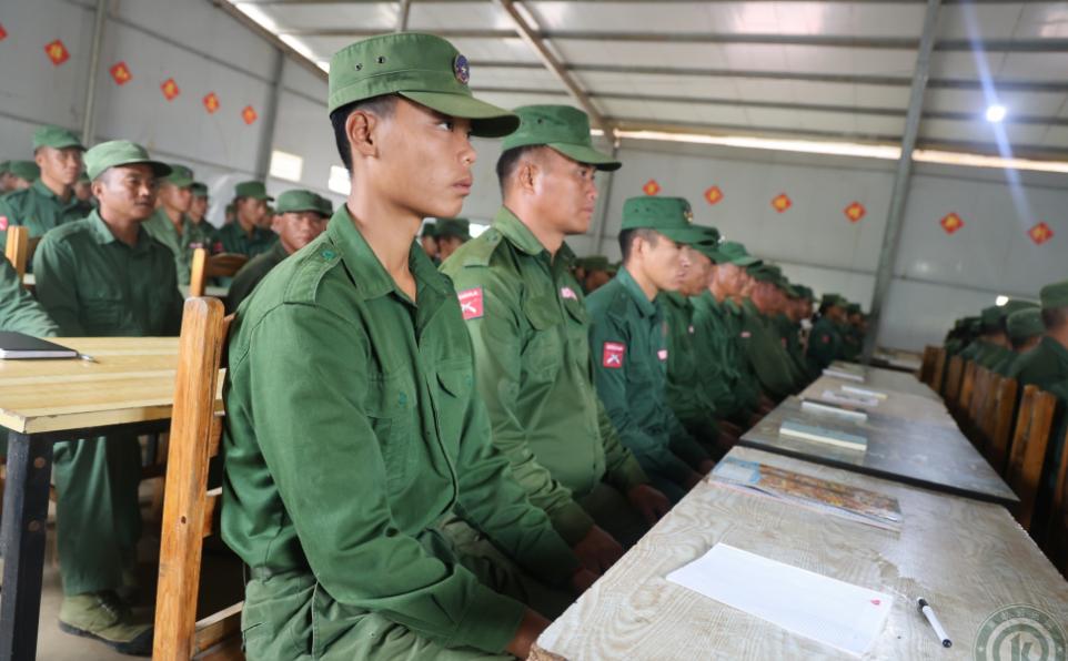 果敢同盟军的最新的新兵训练结束！怎么感觉果敢地区的新兵，怎么都征不完。从202