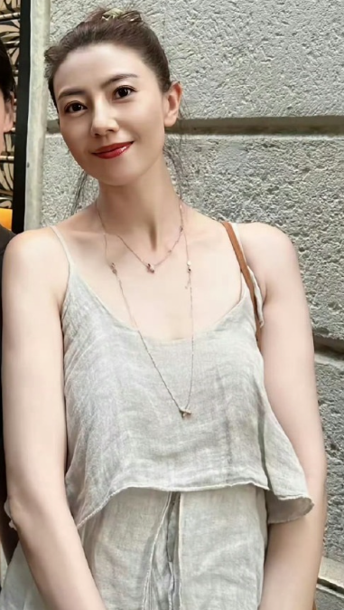 为什么高圆圆穿这身毫不违和，反而有种高级感？​​​