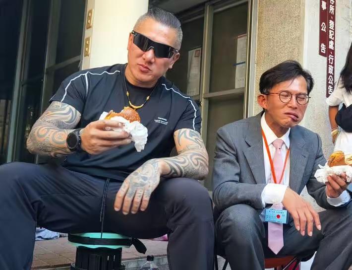 赖清德“认真追杀”，馆长“认真搞笑”，完全不惧赖清德威胁！“馆长”陈之汉在民众党