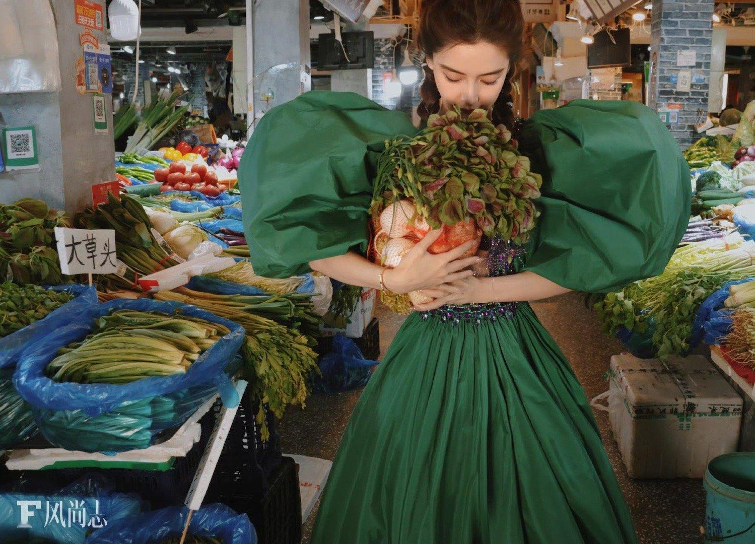 Angelababy《F风尚志》内页大片来了陈漫拍摄的没有很惊艳但好像也还可以的