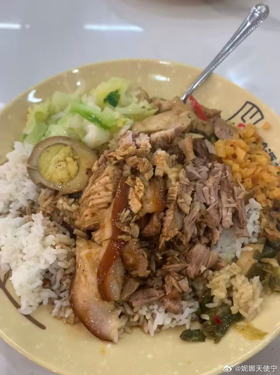 午饭……吃饱饱了，困……