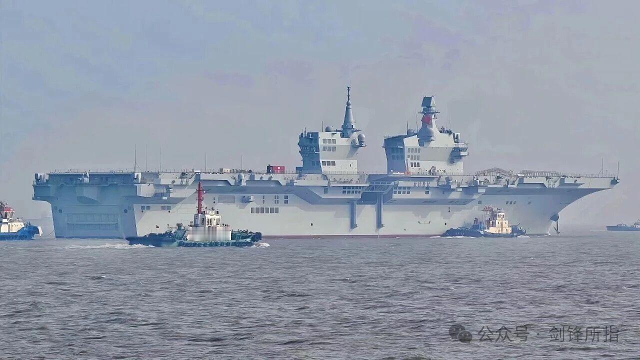 076两栖攻击舰四川舰，直接第3次海试就拉到南海去做科研试验了！很有可能这一次