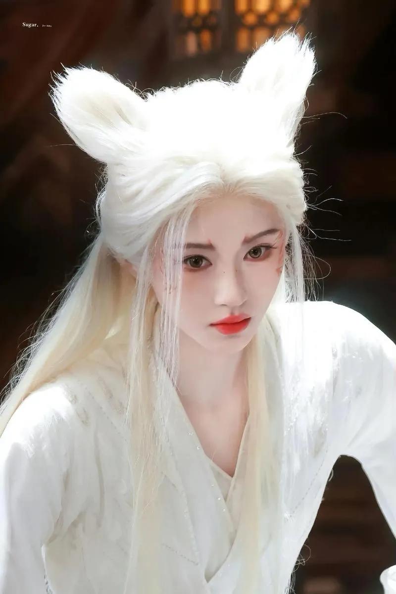 演员和角色是相辅相成，如果因为这个形象被大众接受，那就是滤镜的开始。《月鳞绮纪