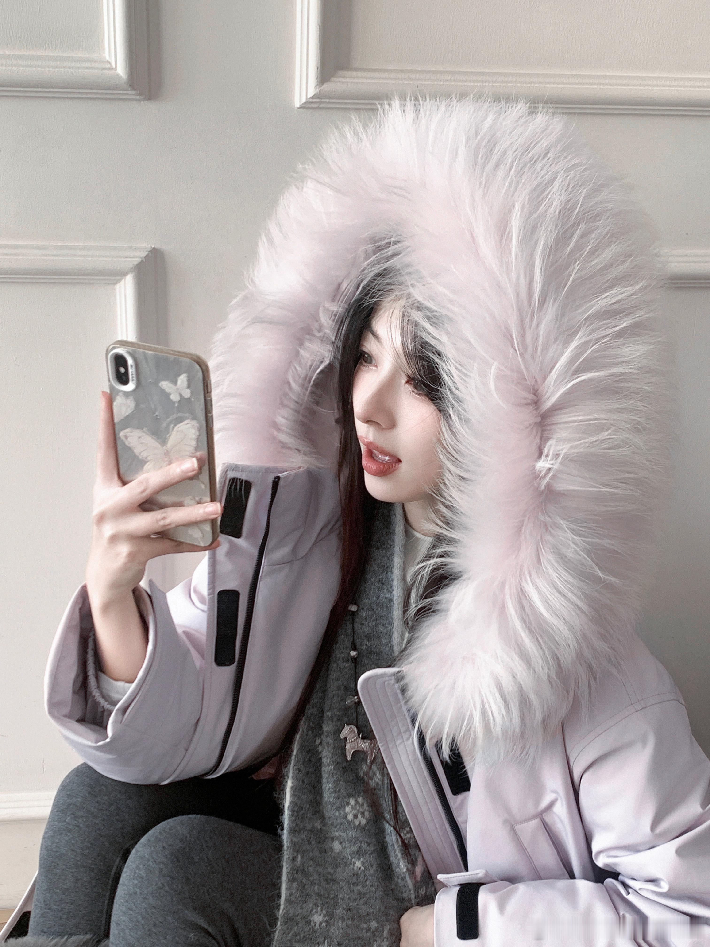 最近天气也太好了！工作的心情都变好了～晚上要🍠直播白天先把下一期的搭配都弄了✌