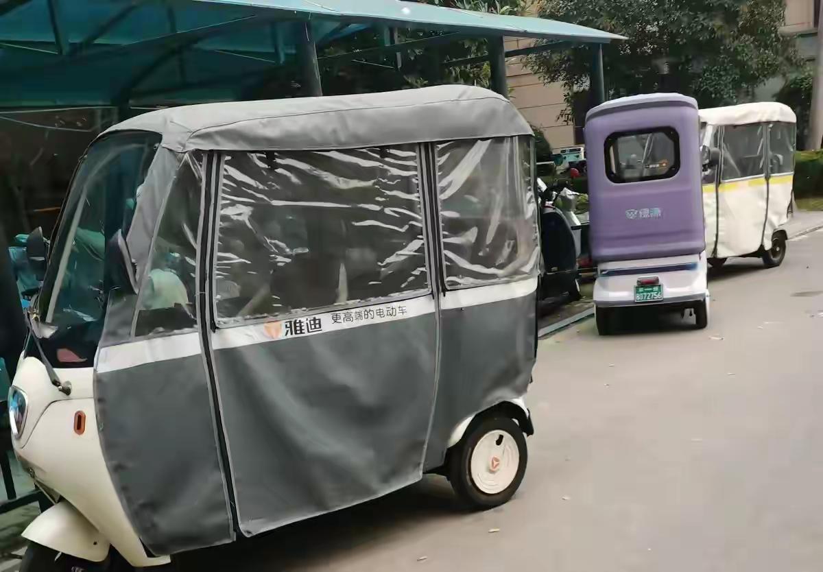 今天我的车限行！郑州开车最实惠的是小型三蹦子，一是接个孩子买个菜确实是方便。二是