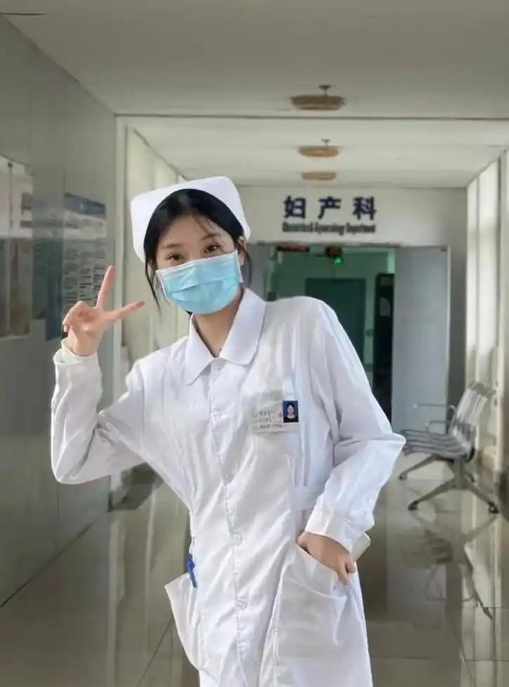 “那开个房等我？”“转钱给我，就可以！”广西贺州这两句微信聊天记录，让一名老护