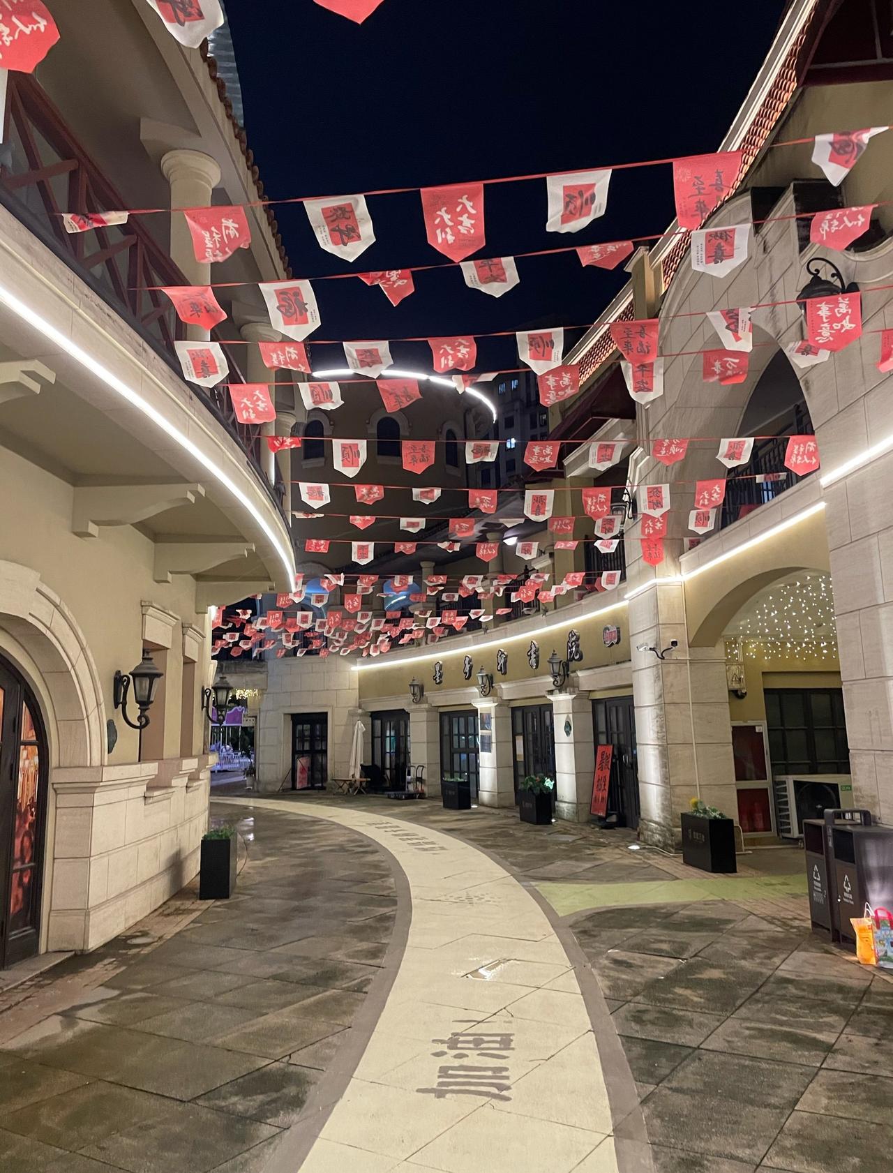 对孩子来说，最好的玩具不是电子产品，而是能和爸爸妈妈一起动手的时光。在陶艺工作室