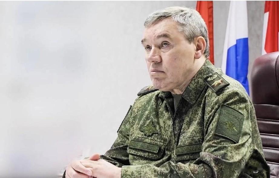 顿巴斯战局关键突破！俄总参谋长亲赴前线授勋，两城解放敲定反攻大格局12月9