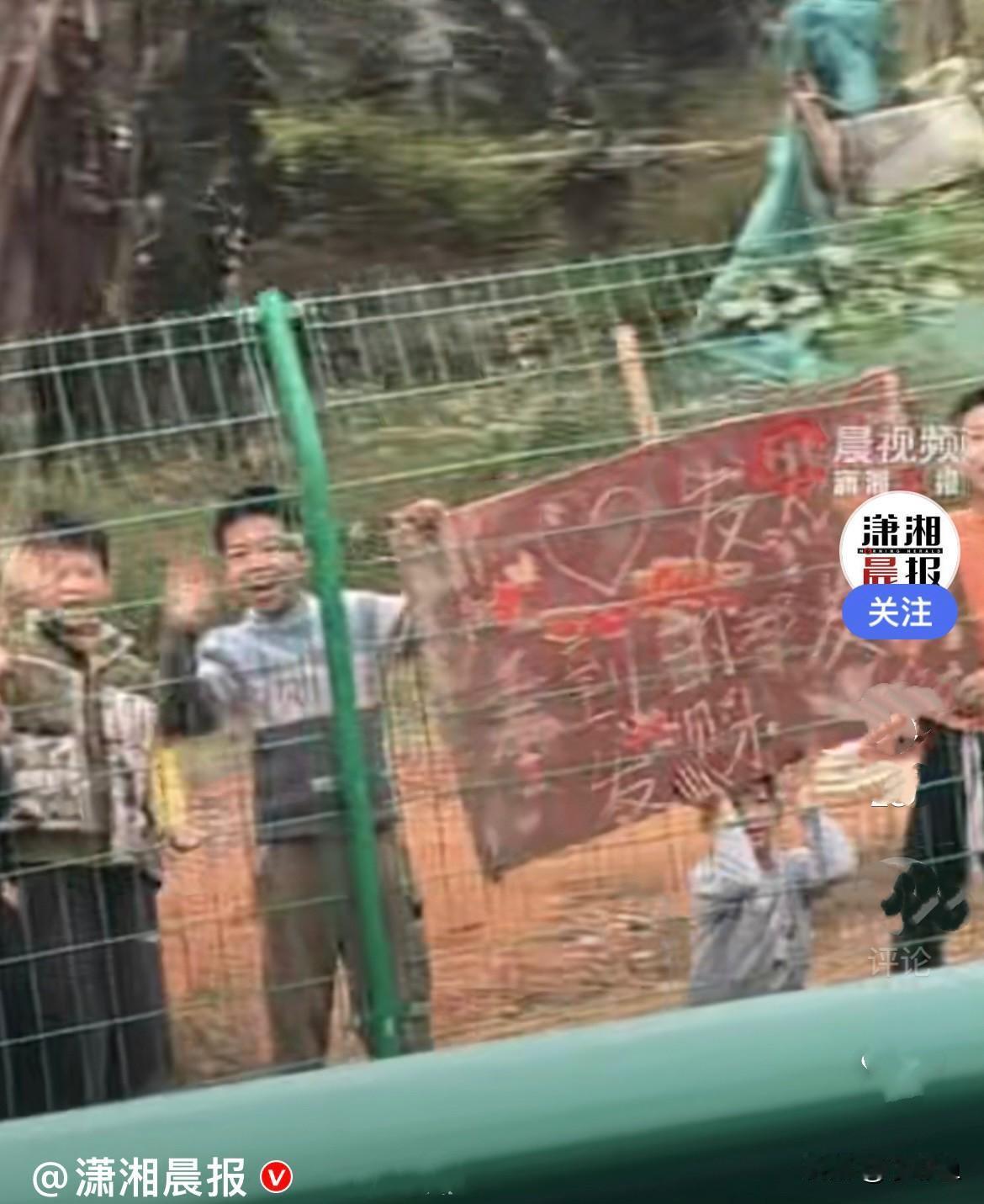 大年初六，网友“端阳”一行错峰从贵阳自驾去湛江旅游，自驾过程中高速堵车，百无聊赖