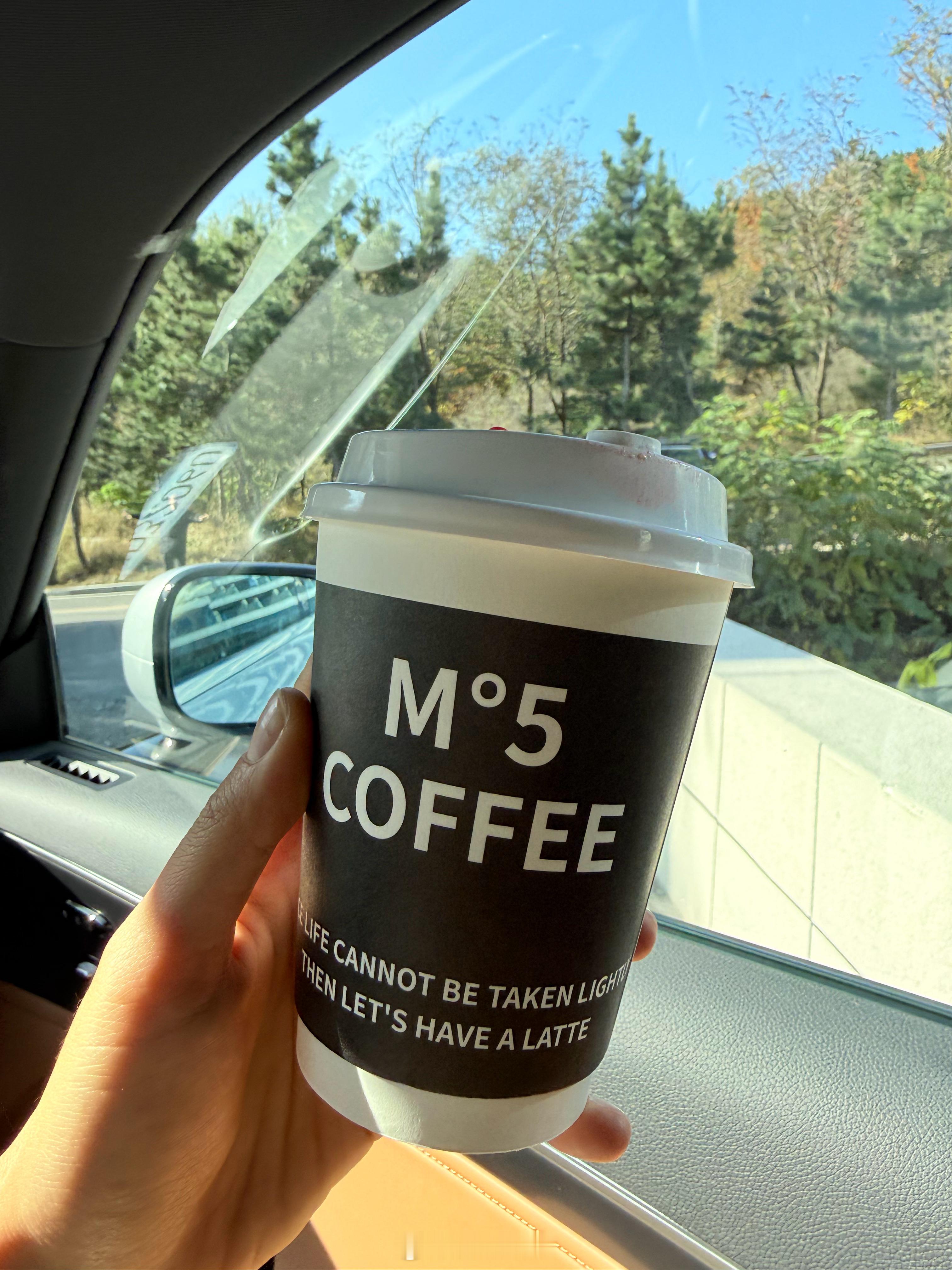 早上喝了杯加糖美式恶心到现在美式加糖到底是谁想出来祸害人的[哭哭]​​​