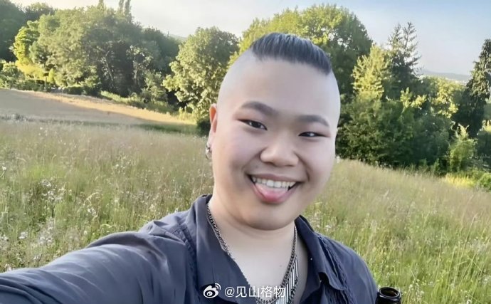毕福剑的女儿毕凌，在加拿大学艺术，据说她在国外很吃得开……​​​