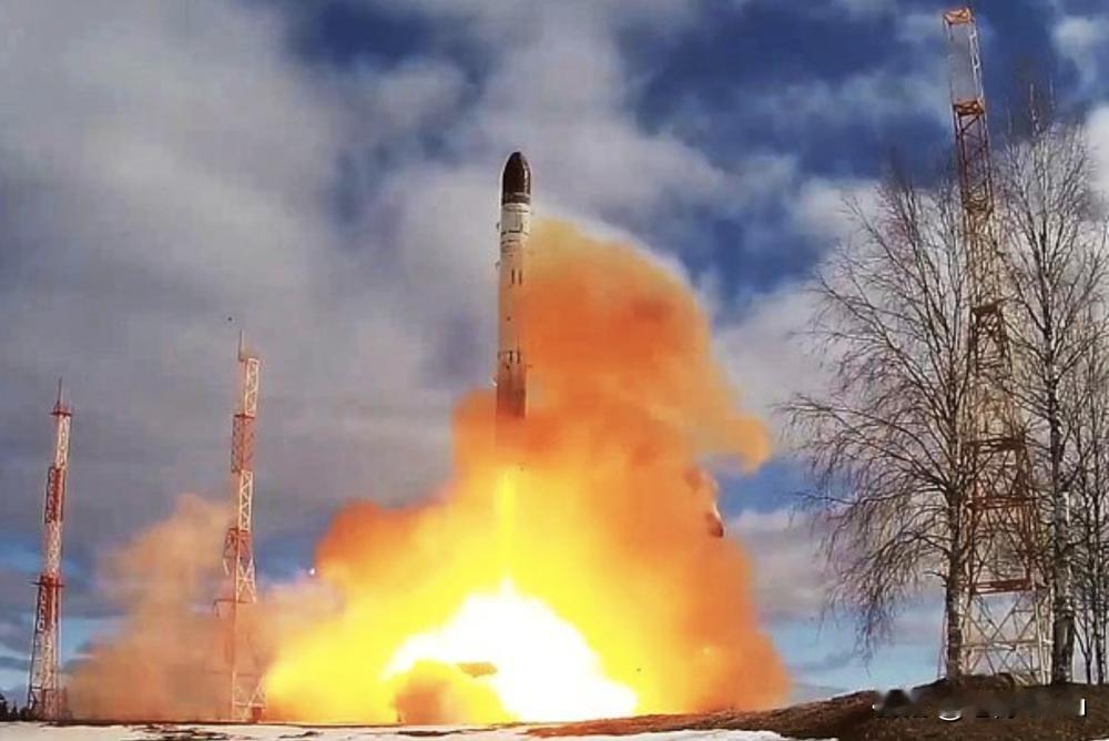 射程超3.5万公里威力四倍：俄“萨尔马特”试射成功，西方沉默博弈升级当地时间2