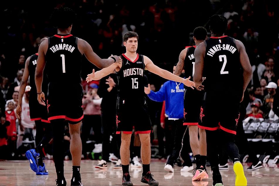 没必要挑，今年能过首轮是惊喜，过不了，被掘金赢。也正常，毕竟缺了5000万，而且