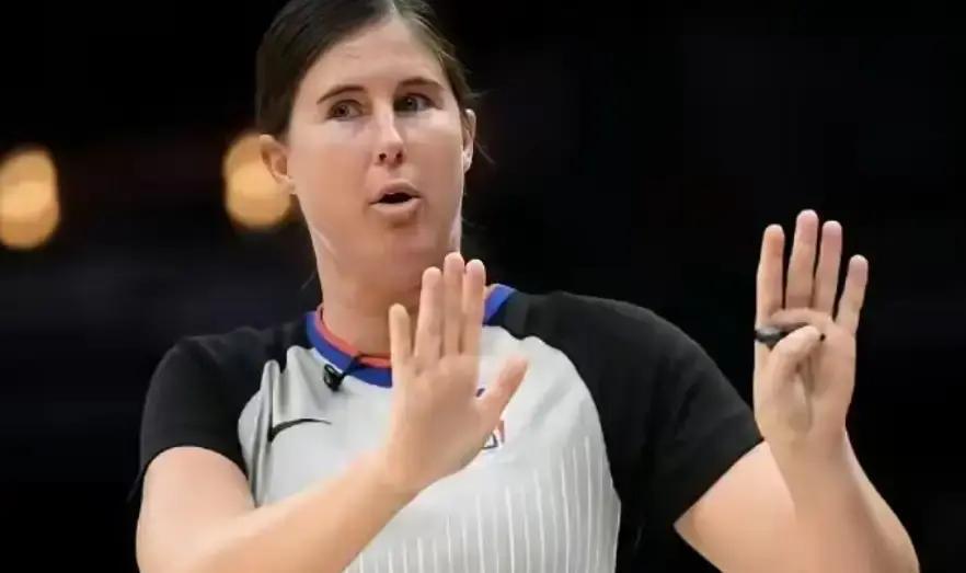 火箭那场加时输给掘金的球，看得人憋火。主帅乌杜卡赛后直接炸了，痛批裁判“把比赛给