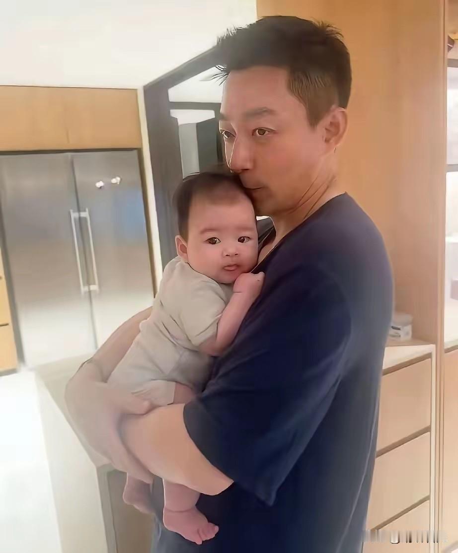 有一说一：汪小菲的二儿子汪宝儿，还真不太像汪小菲和马筱梅！汪宝儿和外公长得极