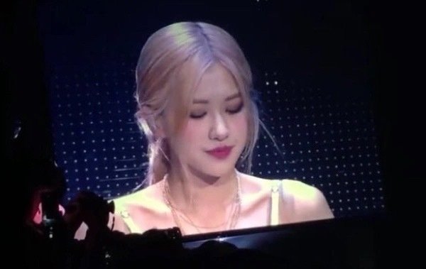 #ROSÉ#宝宝们赞评随机散落🧧#朴彩英氛围美神#​