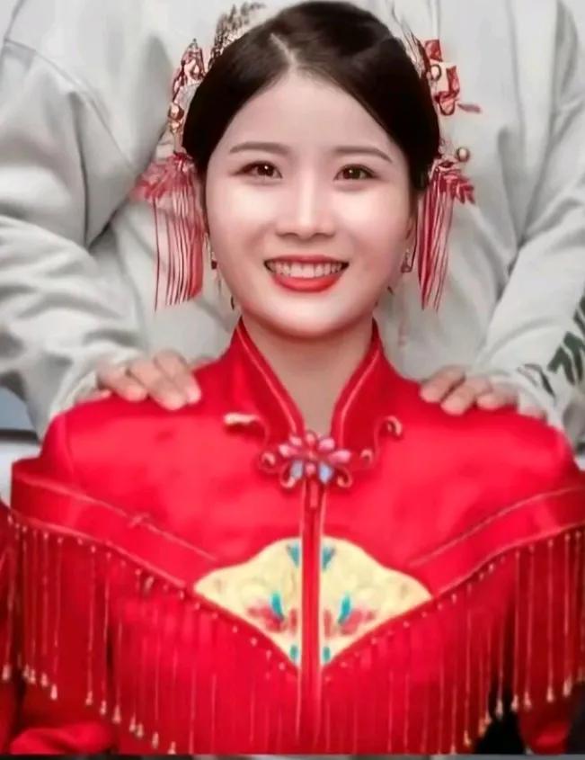 对于孟村这个事情，我觉得女人最可怕的，是失去自我，依附在一个男人身上。从高中