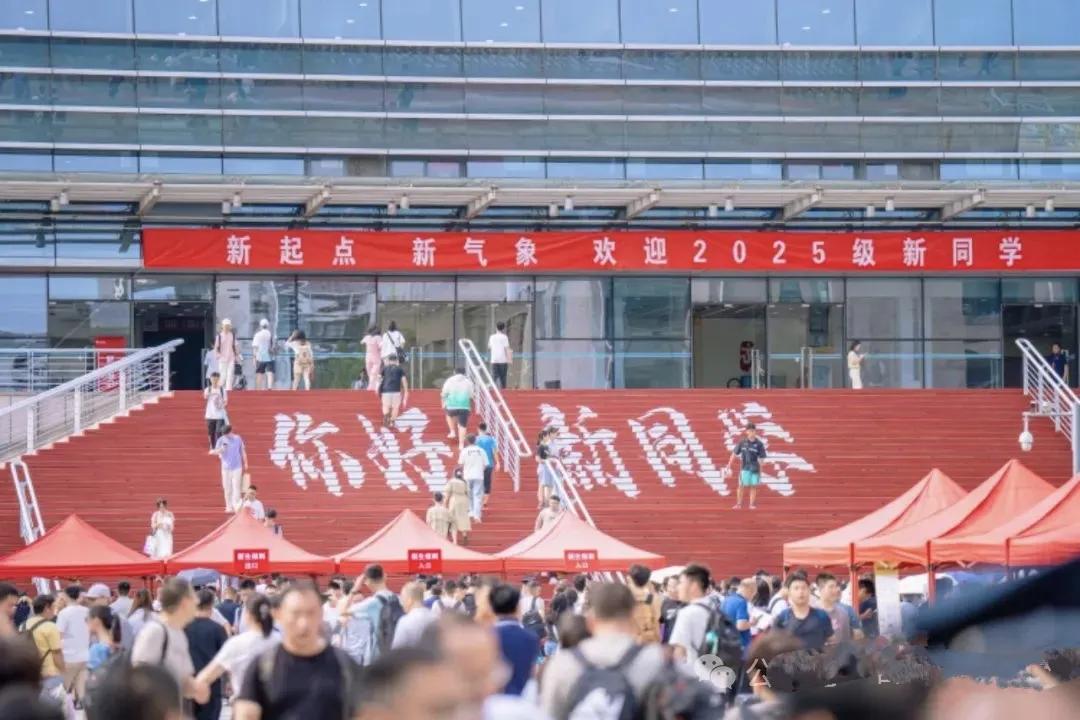 通过高考录取的不足总人数一半？北大2025级本科新生大数据先睹为快。2025